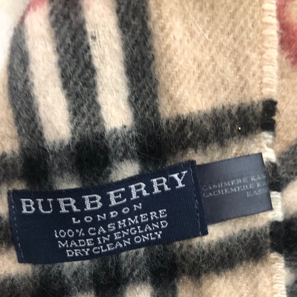 Authentic Burberry Cashmere classic scarf - Picture 2 of 3